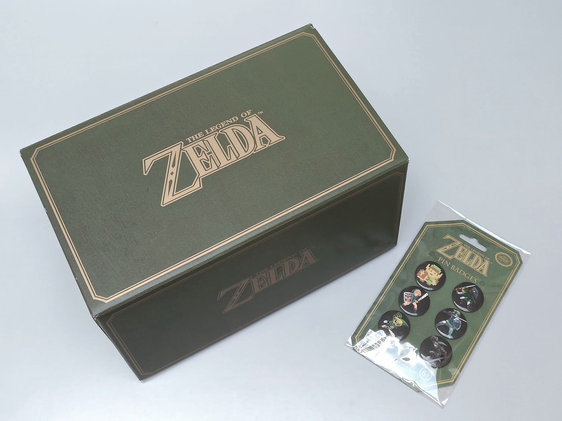 Nintendo Official UK Zelda Mystery Box Outer Chest & Pin Badges Set Pack of 6