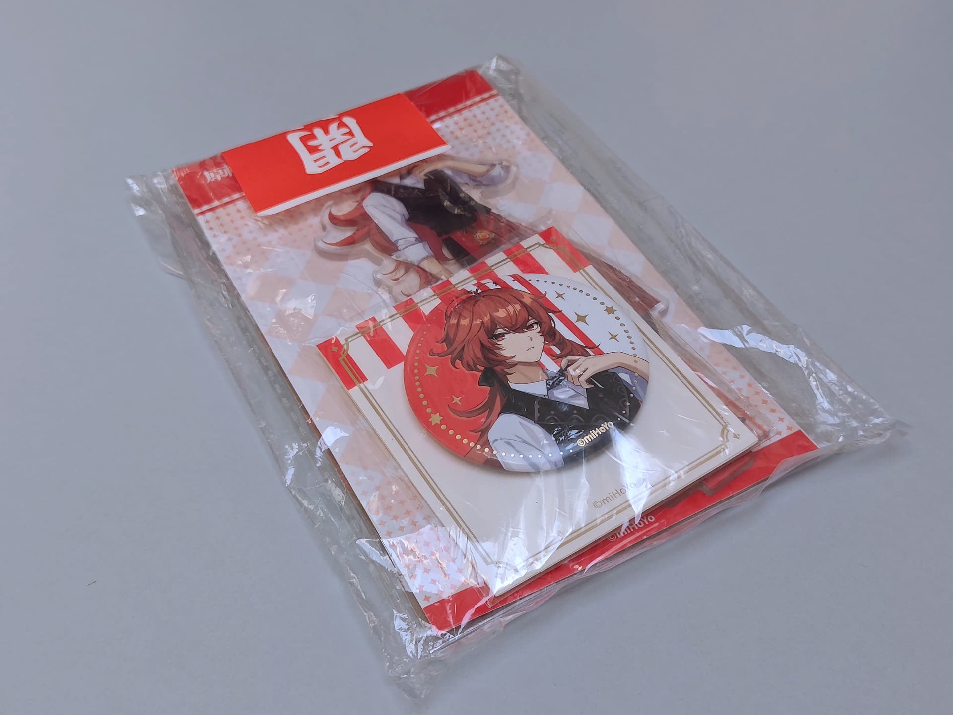 Genshin Impact x KFC Collaboration Acrylic Stand & Badge Set - Diluc & Noelle — image 3